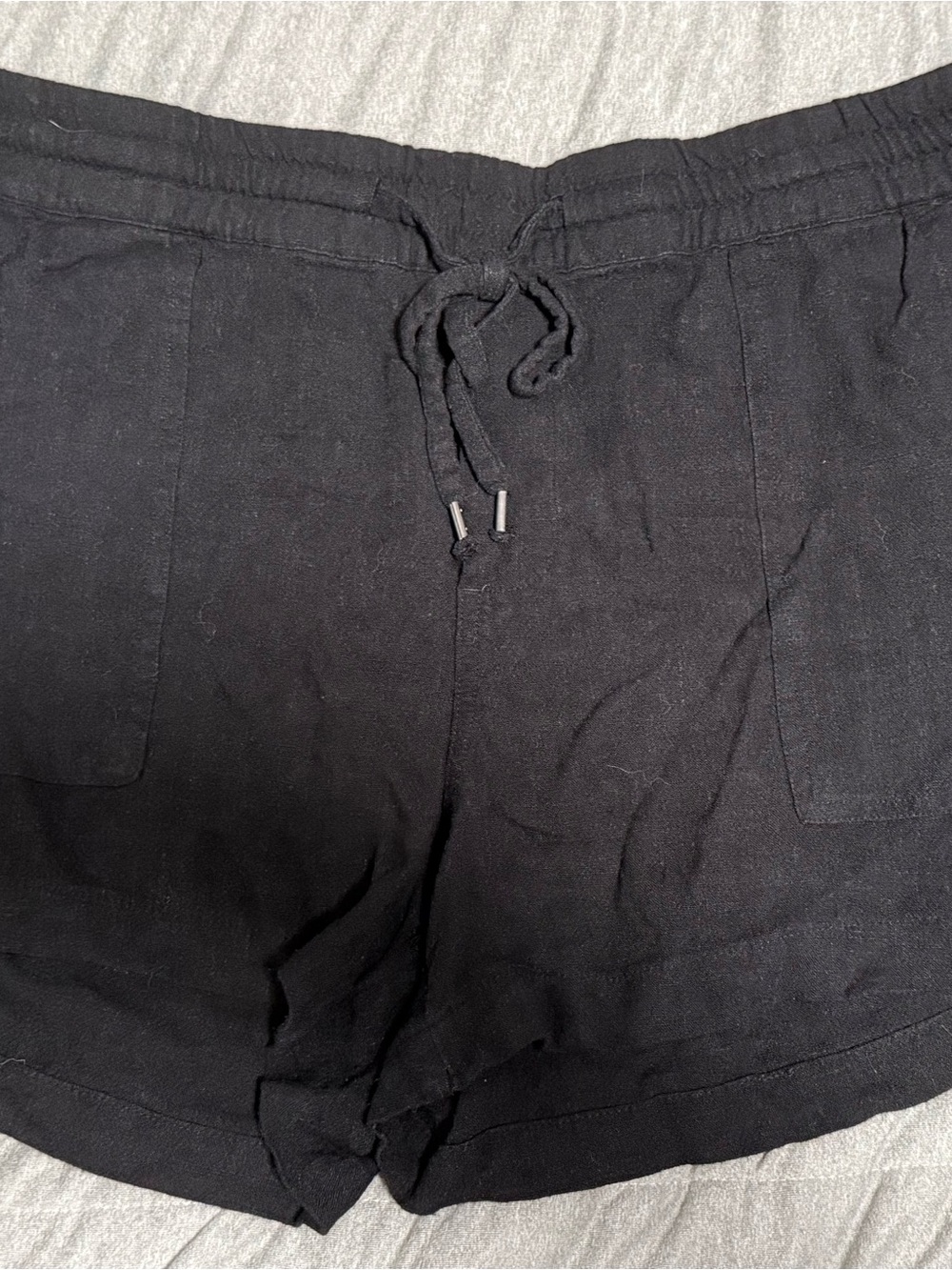 Black Men’s Drawstring Linen-Blend Shorts